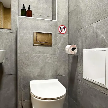 Private Desk Fridge Shared Bathroom Apartman *