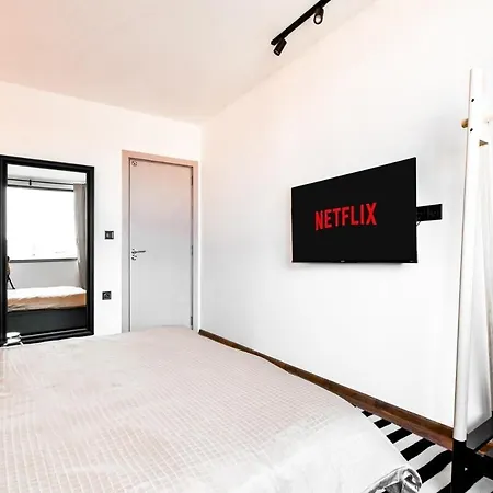 Private Desk Fridge Shared Bathroom Apartman